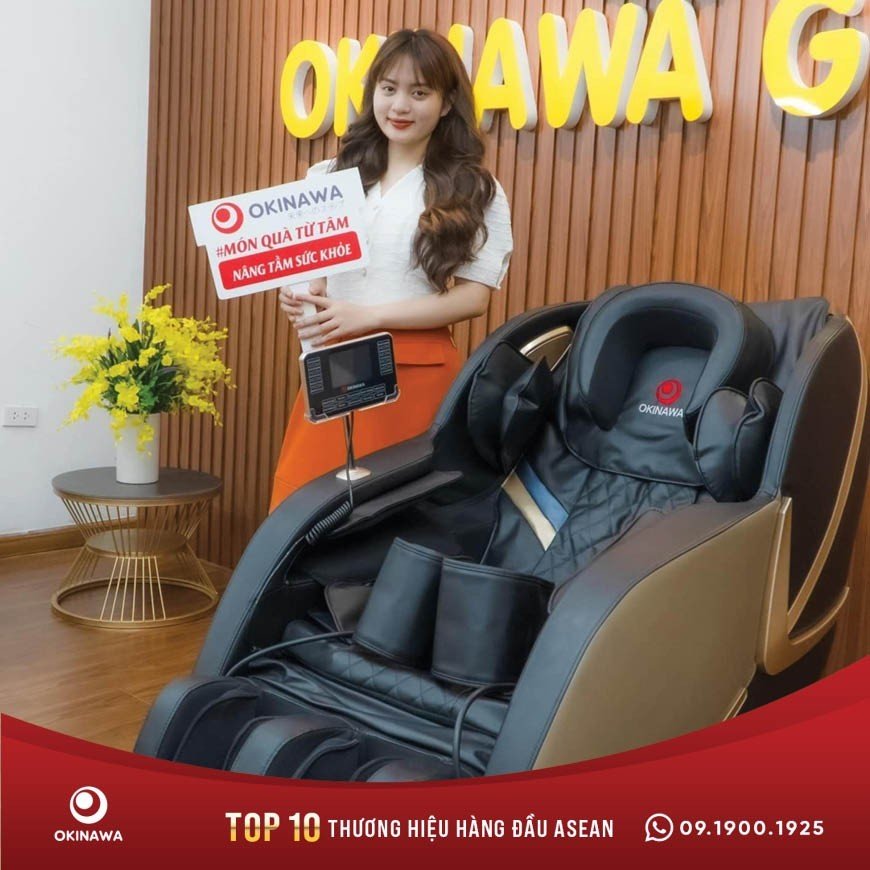 Khách hàng trải nghiệm ghế massage Okinawa OS -136